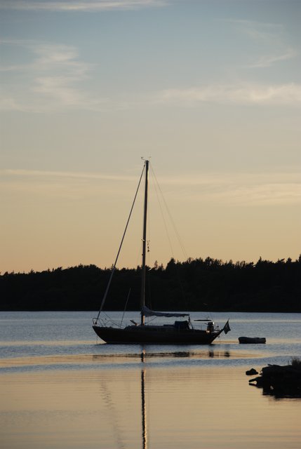 Midsummer 2010 - sailboat 1
